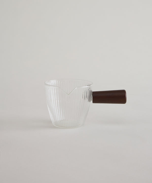 Mini Schenkkannetje 120 ml | Geribbeld Glas met Houten Handvat