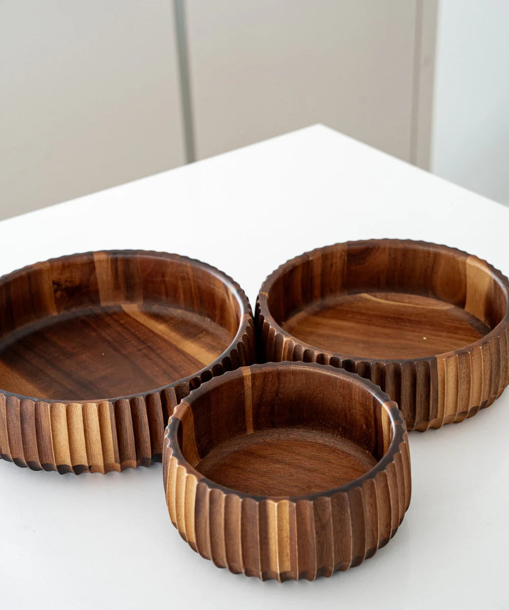 Acacia Curve Serveerschaal – Houten Kom met Ribbelstructuur