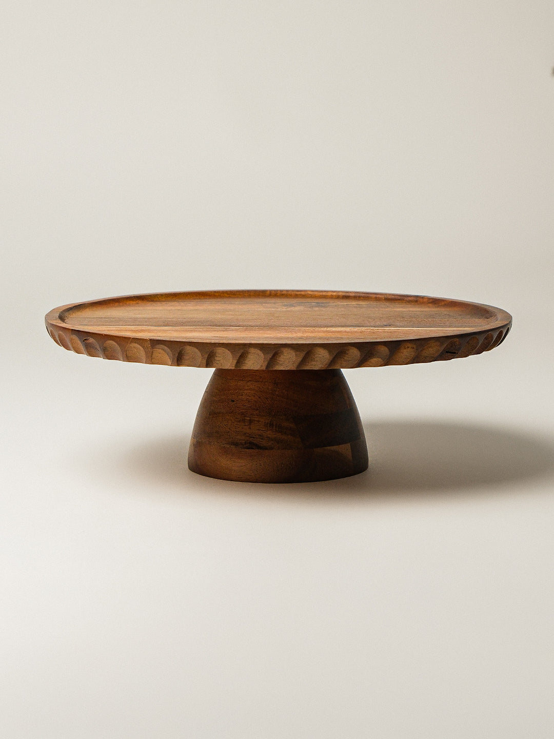 Coline acacia houten taartplateau op voet – 28 cm