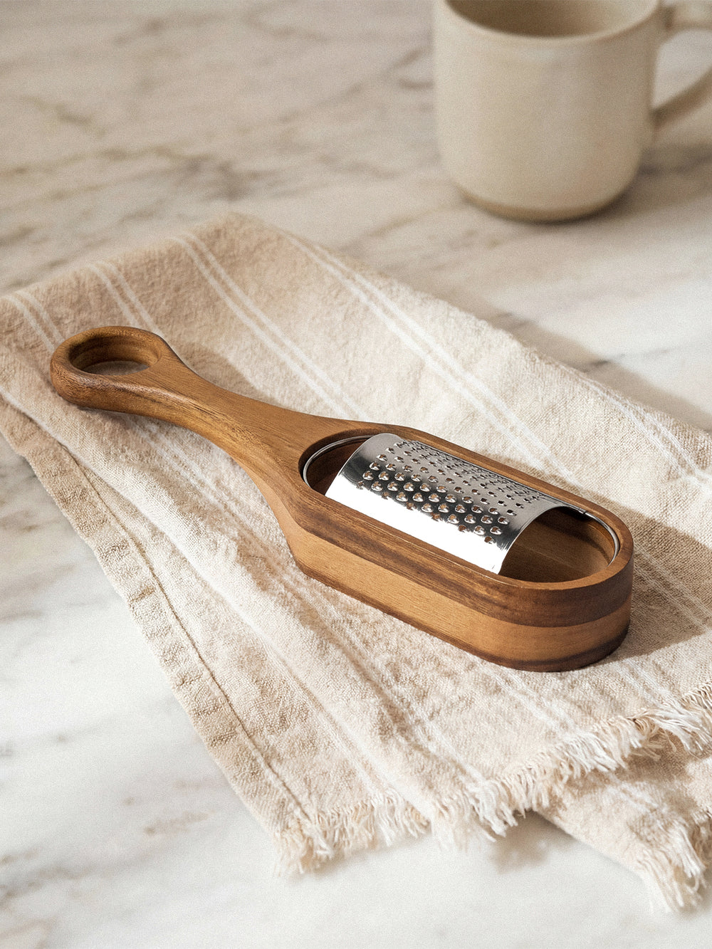 Rvs Ring rasp met acacia houten opvangbakje