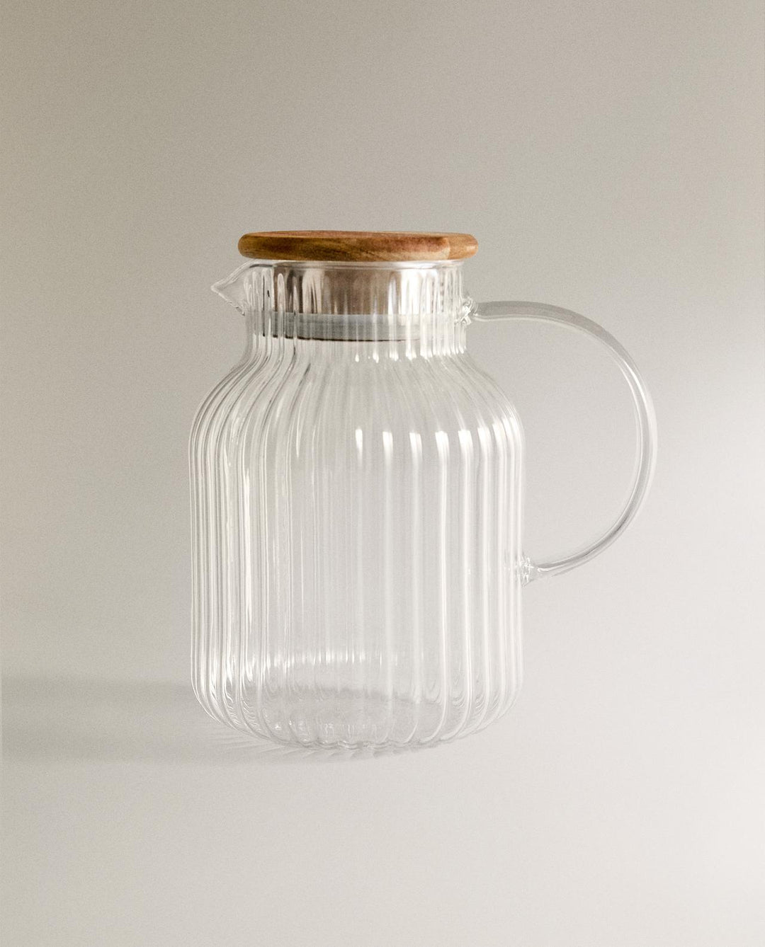 Luana glazen waterkan met acacia deksel | 1500 ml