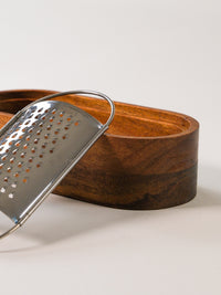 Rvs rasp met acacia houten opvangbakje