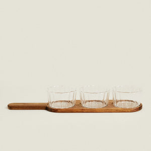 Acacia houten serveerplank met 3 glazen kommen