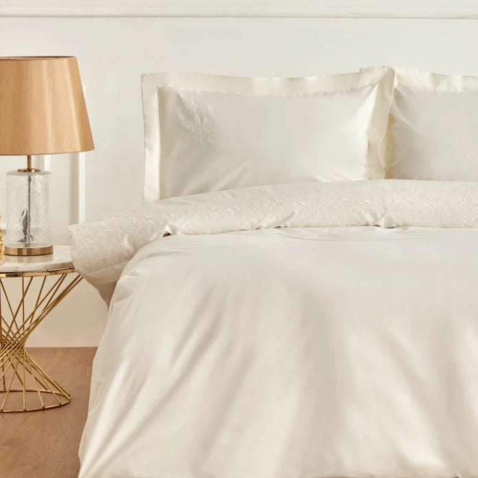 Karaca Home Talia tweepersoons dekbedovertrek | Geborduurd | Wit