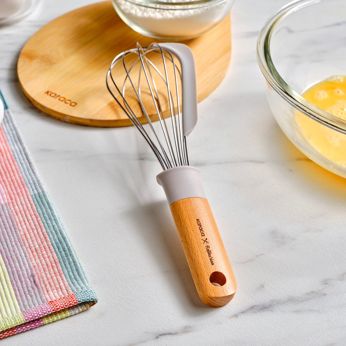 Karaca x Refika Gadgets Garde met Houten Steel en Siliconen Schraper, Grijs