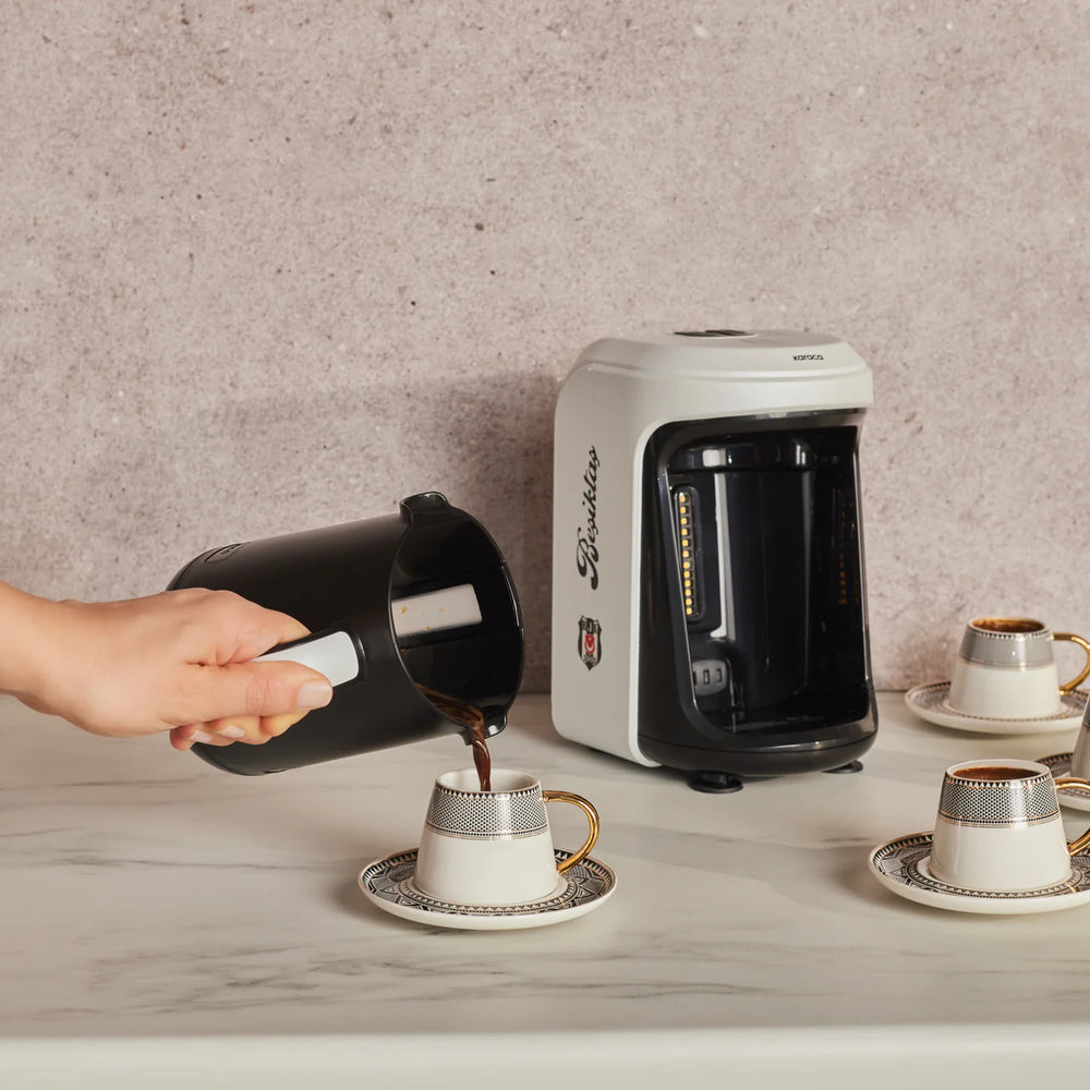 Karaca x Beşiktaş Turkse Koffiemachine | Melkfunctie + Clublied