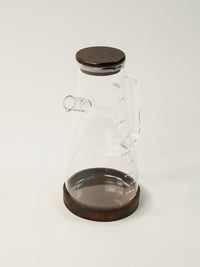 Kesten glazen oliefles met acacia deksel en houder | 900 ml