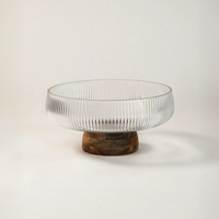Sfera ripple glazen schaal met acaciahouten voet