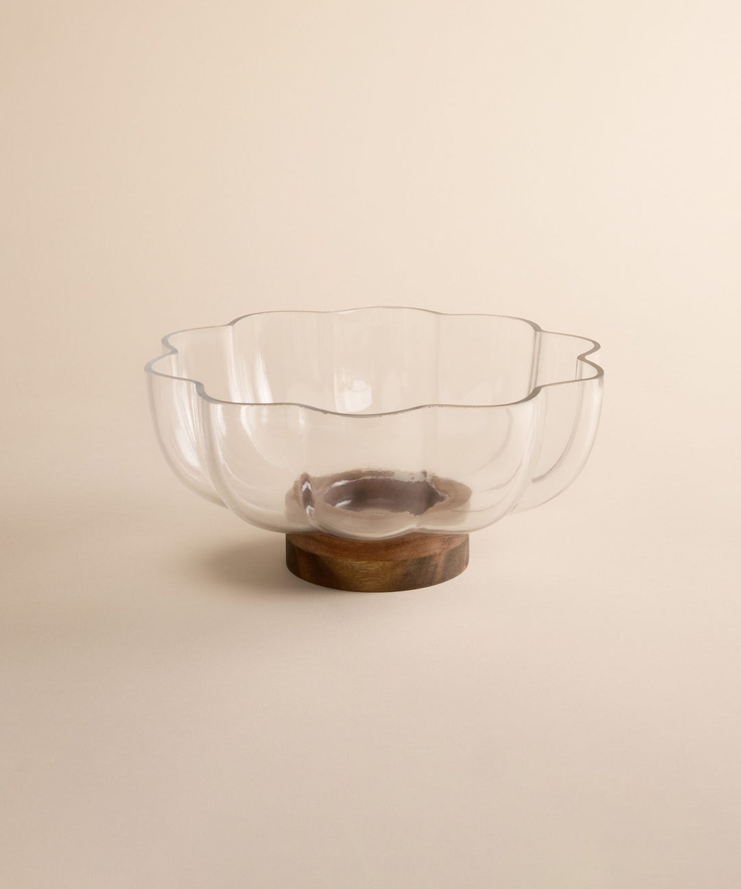 Cloudy glazen schaal met acaciahouten voet