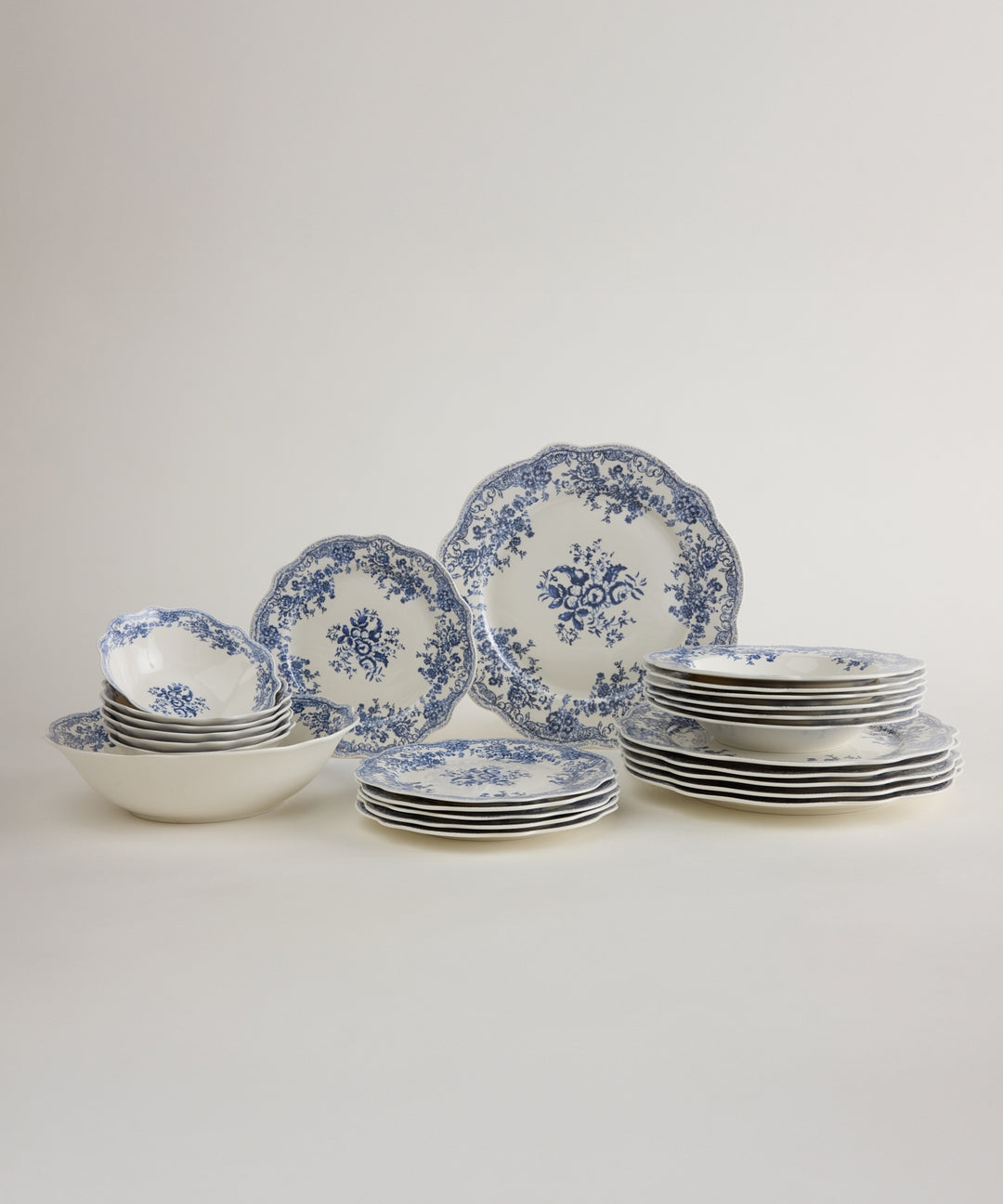 Vintage porseleinen serviesset met bloemen design