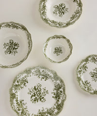 Vintage porseleinen serviesset met bloemen design