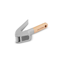 Karaca x Refika Gadgets Knoflookpers met Houten Steel, Grijs