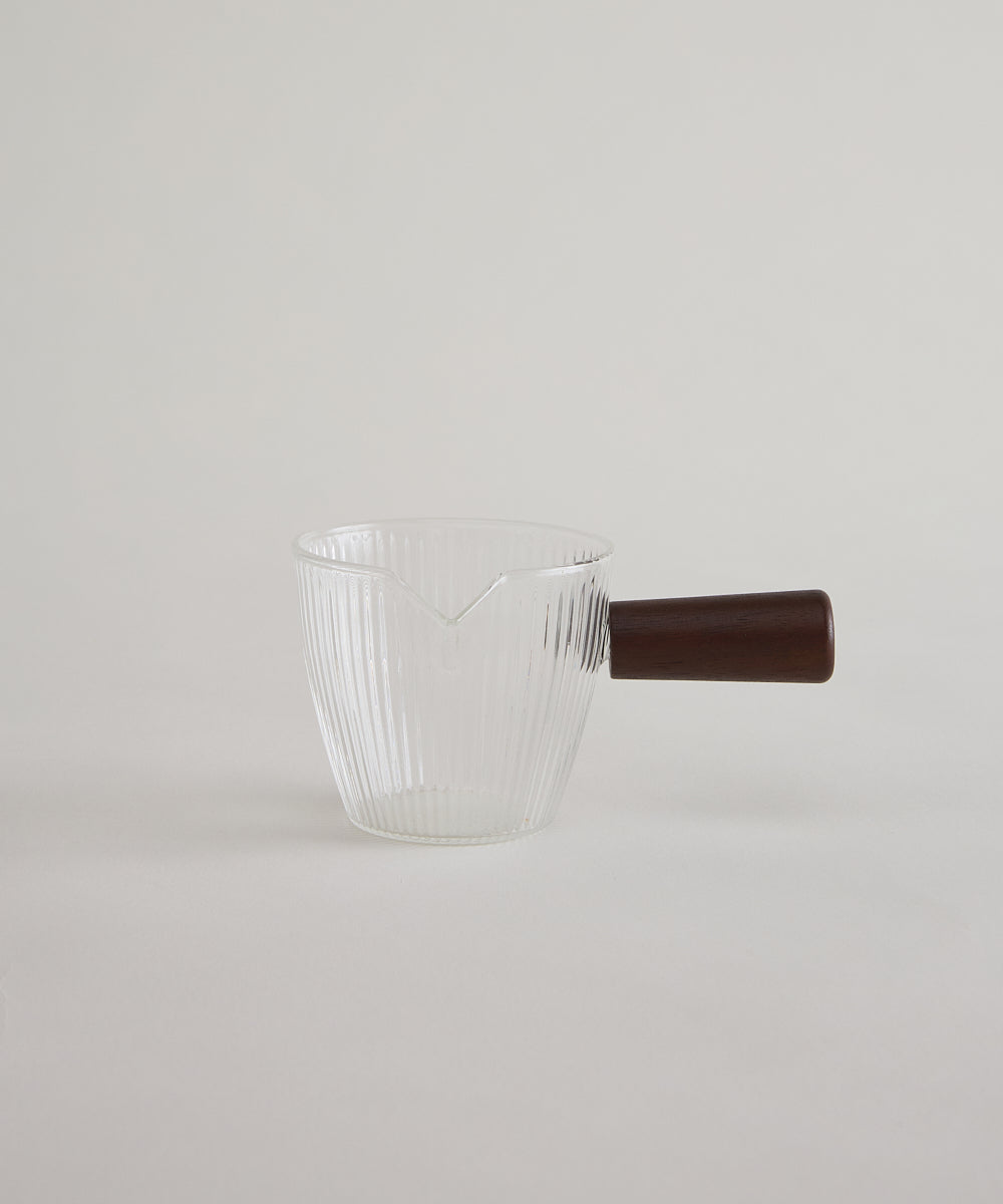 Mini Schenkkannetje 120 ml | Geribbeld Glas met Houten Handvat
