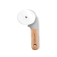 Karaca x Refika Gadgets Pizzasnijder met Houten Steel, Grijs