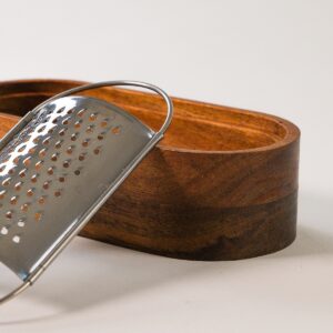 Rvs rasp met acacia houten opvangbakje