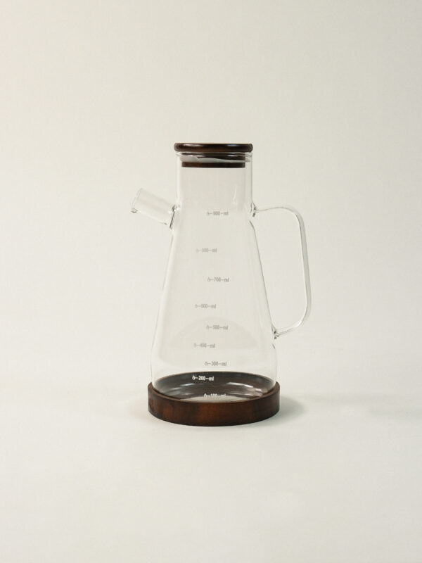Kesten glazen oliefles met acacia deksel en houder | 900 ml