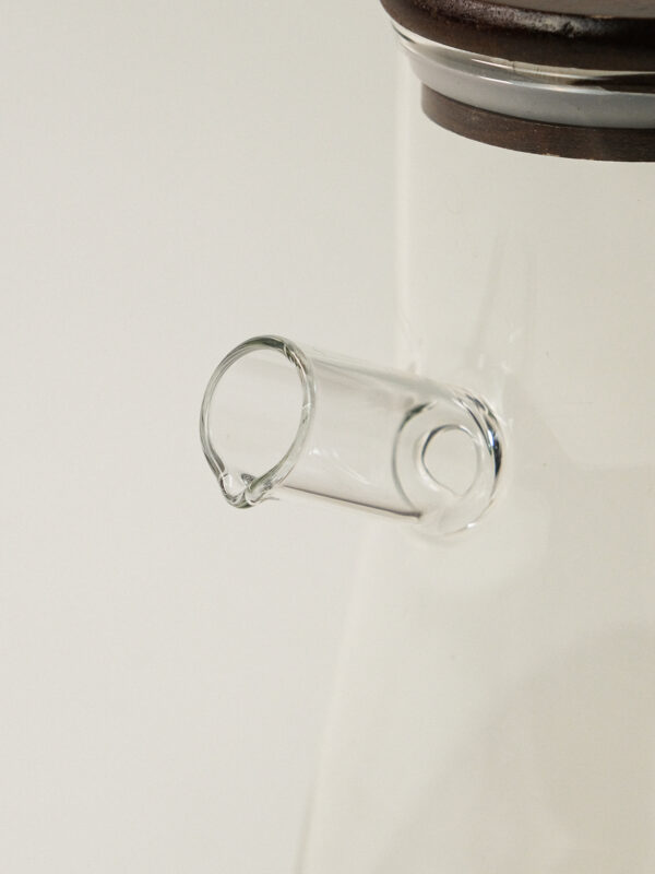 Kesten glazen oliefles met acacia deksel en houder | 900 ml