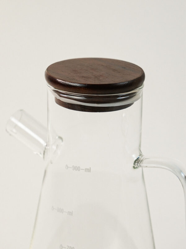 Kesten glazen oliefles met acacia deksel en houder | 900 ml