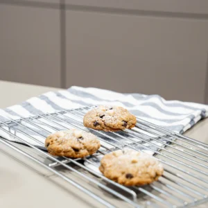 Bakplaat met afkoelrooster beige – PFAS-vrij, keramische antiaanbaklaag