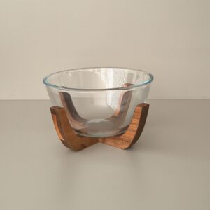 Glazen schaal op acaciahouten standaard | 20 cm