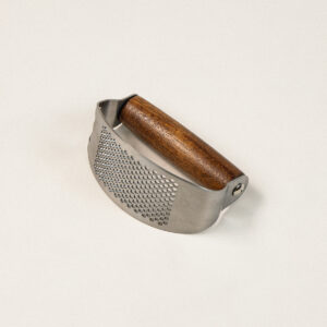 Prateg rvs knoflookpers met acaciahouten handvat